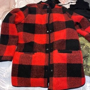 Old navy red and black plaid bum grazing Sherpa jacket - small